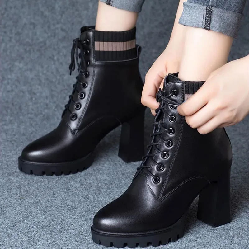 High Heeled Short Boots Women's Real Soft Leather Shoes Thick Heel Single Lining Boots 2022 Spring New Shoes Simple And Casual
High Heeled Short Boots Women's Real Soft Leather Shoes Thick Heel Single Lining Boots 2022 Spring New Shoes Simple And Casual