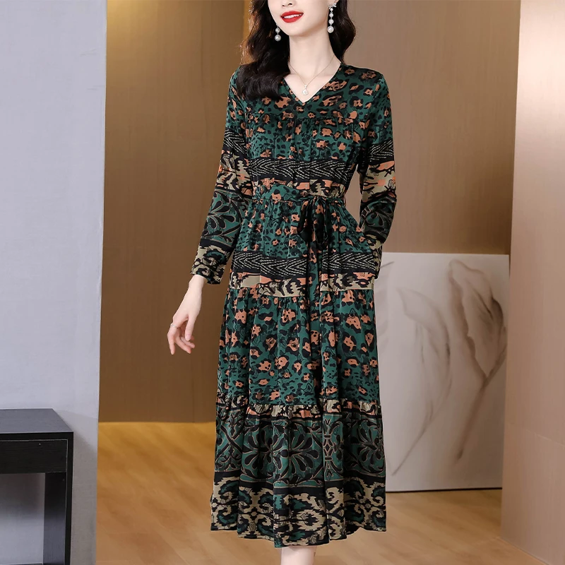 Spring Summer Black Floral Chiffon Ruffled Collar Midi Dress Women Kroean Vintage Hepburn Dress 2022 Boho Elegant Beach Sundress
Spring Summer Black Floral Chiffon Ruffled Collar Midi Dress Women Kroean Vintage Hepburn Dress 2022 Boho Elegant Beach Sundress