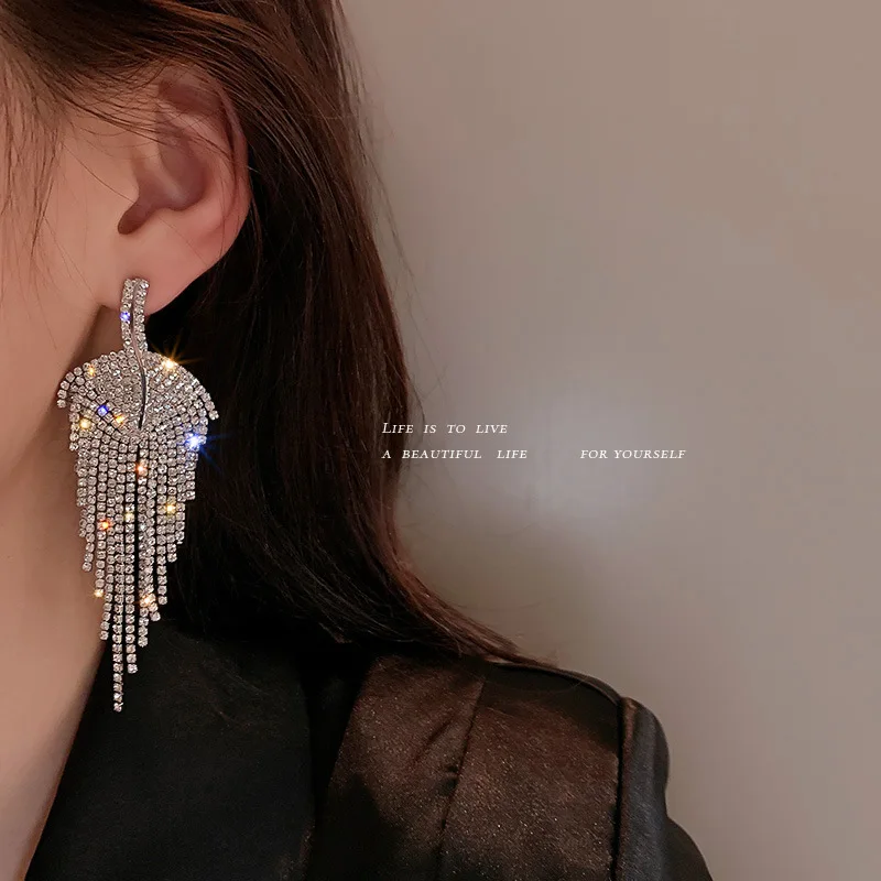 New Arrival Leaf Shaped Statement Long Crystal Tassel Dangle Drop Earrings High-Quality Fashion Jewelry Accessories For Women
New Arrival Leaf Shaped Statement Long Crystal Tassel Dangle Drop Earrings High-Quality Fashion Jewelry Accessories For Women