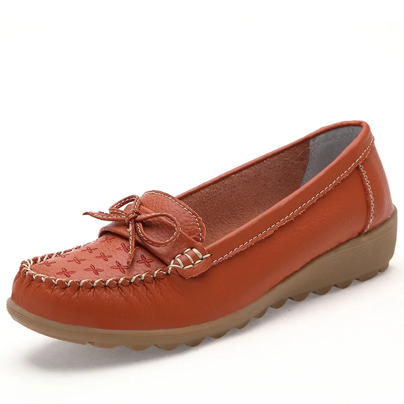 Spring and Summer New Leather Peas Shoes Female Mother Shoes Slope Heel Casual Non-slip White Nurse Shoes Zapatos De Mujer
Spring and Summer New Leather Peas Shoes Female Mother Shoes Slope Heel Casual Non-slip White Nurse Shoes Zapatos De Mujer