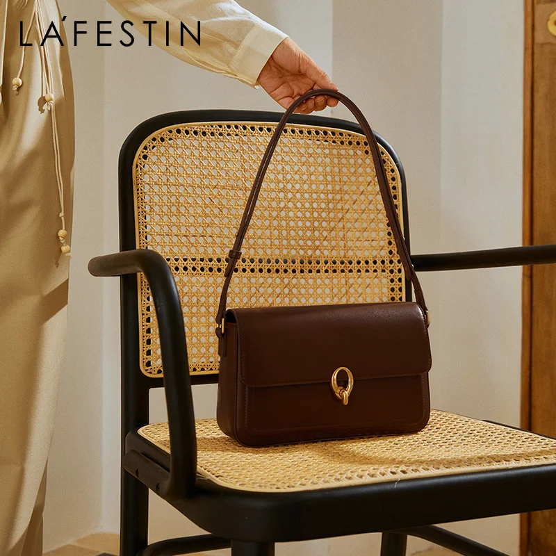 2023 Designer Women 2023 Brand One-shoulder Messenger 2023 New Trendy All-match Simple Underarm Square Bags Leather
2023 Designer Women 2023 Brand One-shoulder Messenger 2023 New Trendy All-match Simple Underarm Square Bags Leather