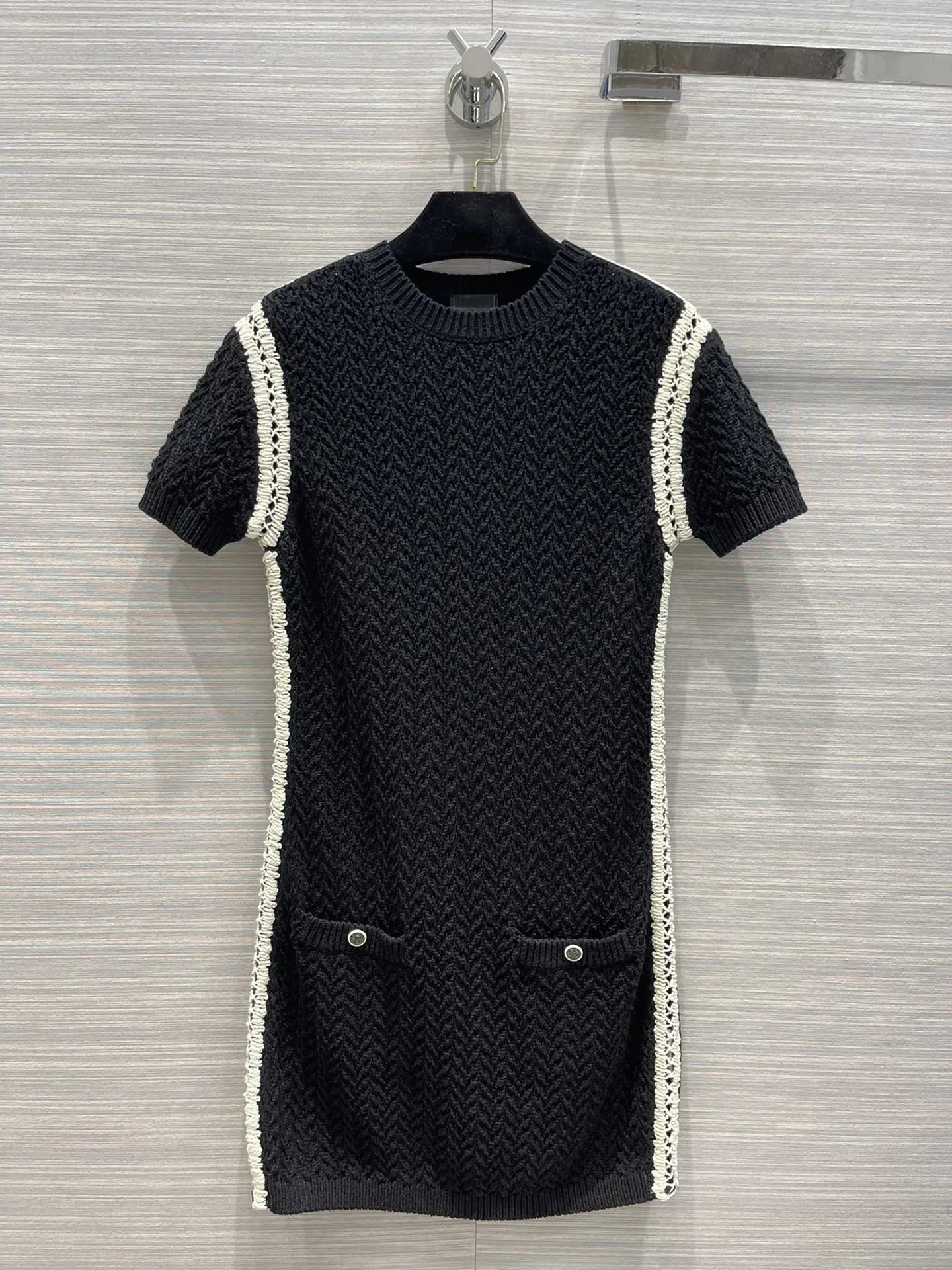 Новинка 2022 Ранняя весна женское пустое вязаное платье с контрастными краями
Новинка 2022 Ранняя весна женское пустое вязаное платье с контрастными краями