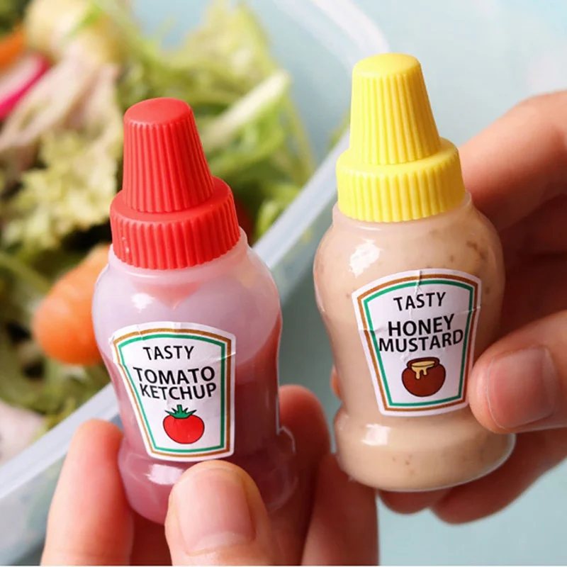 

2pcs/set 25ML Mini Tomato Ketchup Bottle Portable Small Sauce Container Salad Dressing Container Pantry Containers for Bento Box