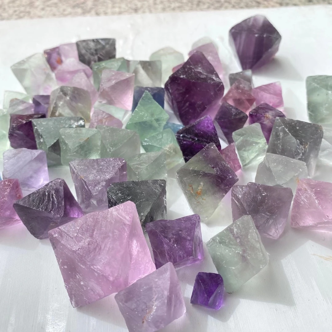 1kg 5A+Natural Fluorite Octahedron Quartz Crystal Stone Natural Stone Mineral DIY Pendant Gemstone Necklace Home Decoration Gift
1kg 5A+Natural Fluorite Octahedron Quartz Crystal Stone Natural Stone Mineral DIY Pendant Gemstone Necklace Home Decoration Gift