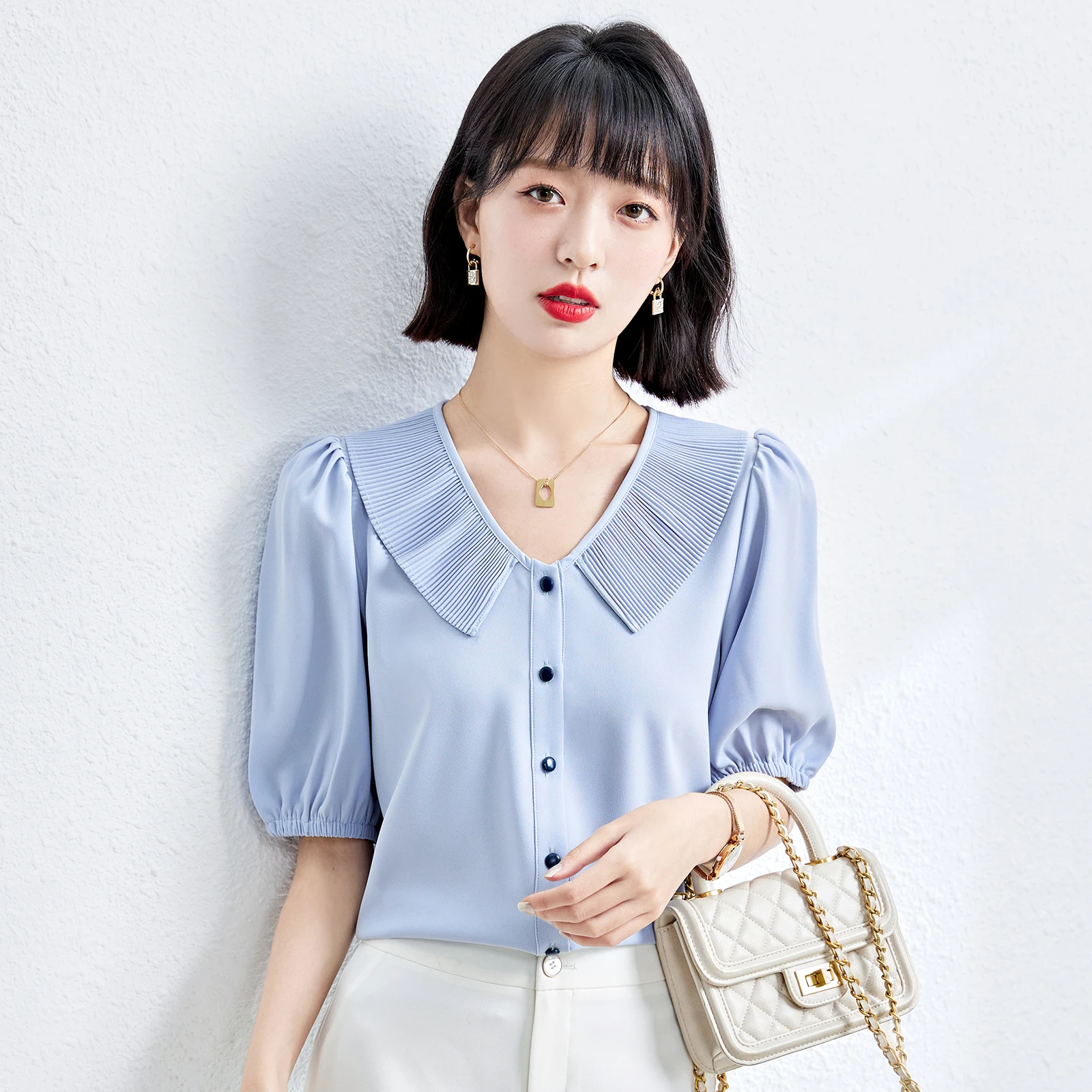Blue Color Chiffon Blouses For Women Shirts French Fashion 2022 Summer Office Ladies Tops Short Sleeve V-Neck Casual Shirts
Blue Color Chiffon Blouses For Women Shirts French Fashion 2022 Summer Office Ladies Tops Short Sleeve V-Neck Casual Shirts