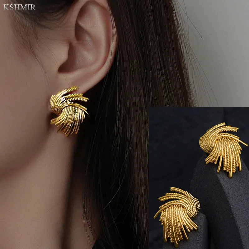 New European and American retro personality earrings light luxury woven unique design metal fashion personality earrings
New European and American retro personality earrings light luxury woven unique design metal fashion personality earrings