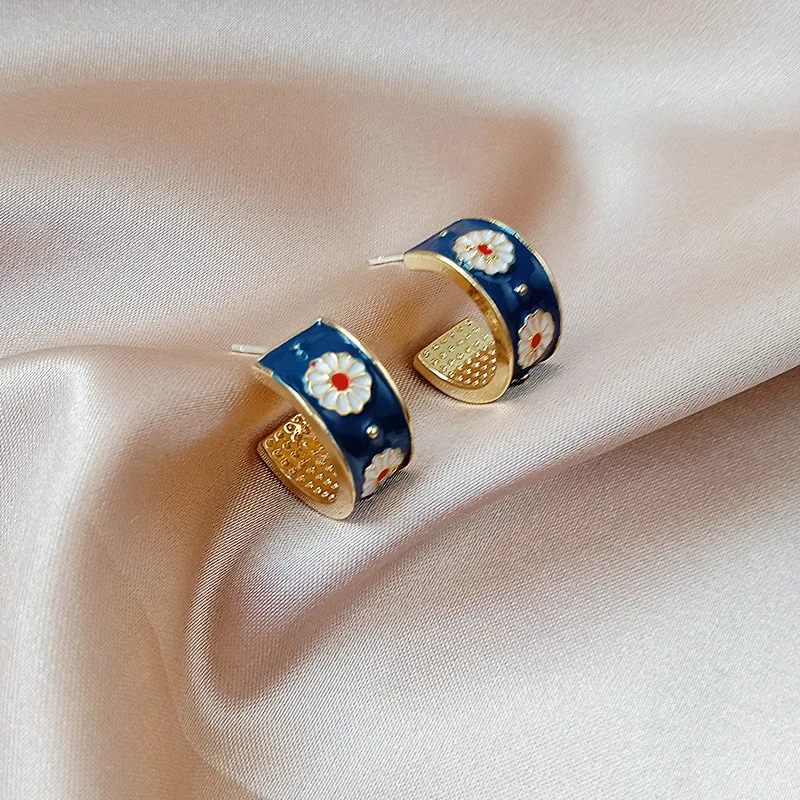 Vintage Stud Earrings Flower Simple For Women Girls Metal Chain Jewelry Ladies Classic Trendy Gift Wedding Party
Vintage Stud Earrings Flower Simple For Women Girls Metal Chain Jewelry Ladies Classic Trendy Gift Wedding Party