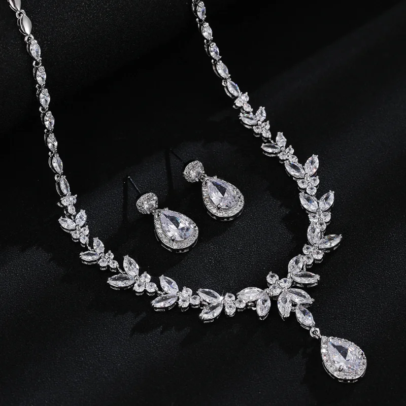 Luxury Fashion Leaf Zirconia Necklace Drop Earrings Wedding Party Christmas Women Jewelry Wholesale Crystal Set Free Shipping
Luxury Fashion Leaf Zirconia Necklace Drop Earrings Wedding Party Christmas Women Jewelry Wholesale Crystal Set Free Shipping