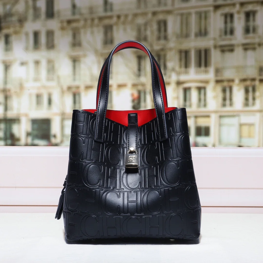 2023 New CHHC Women's Bucket Bag Small Portable One-shoulder Cross-body Shoulder Strap Detachable Dust Bag Metal Lock Handbags
2023 New CHHC Women's Bucket Bag Small Portable One-shoulder Cross-body Shoulder Strap Detachable Dust Bag Metal Lock Handbags