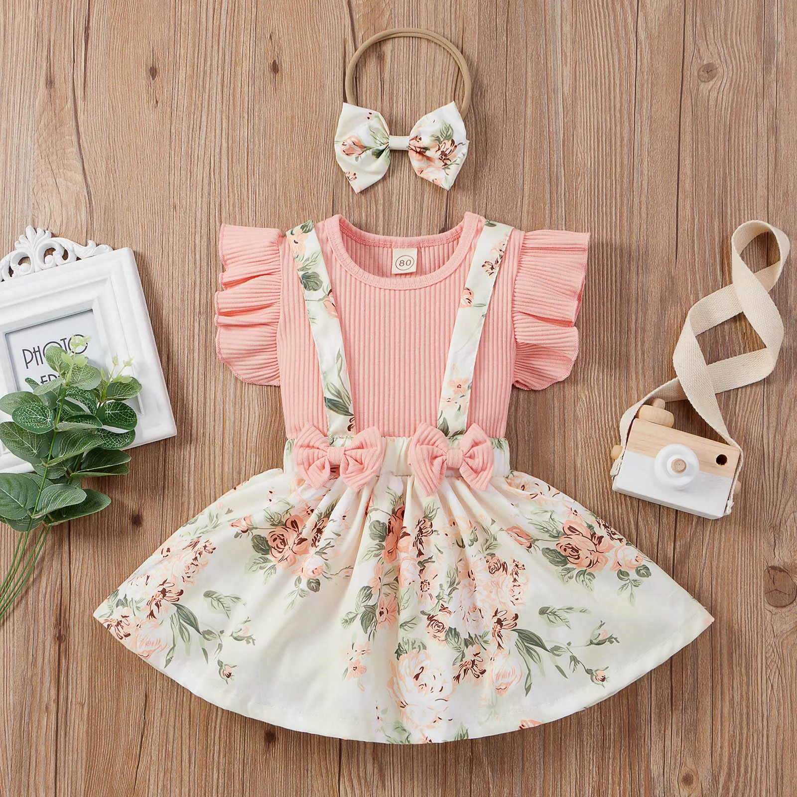 3pcs Toddler Baby Girl Clothes Sets Ruffle Short Sleeve T-shirt Floral Print Skirt Bow Headband Summer Kids Clothing 2022
3pcs Toddler Baby Girl Clothes Sets Ruffle Short Sleeve T-shirt Floral Print Skirt Bow Headband Summer Kids Clothing 2022