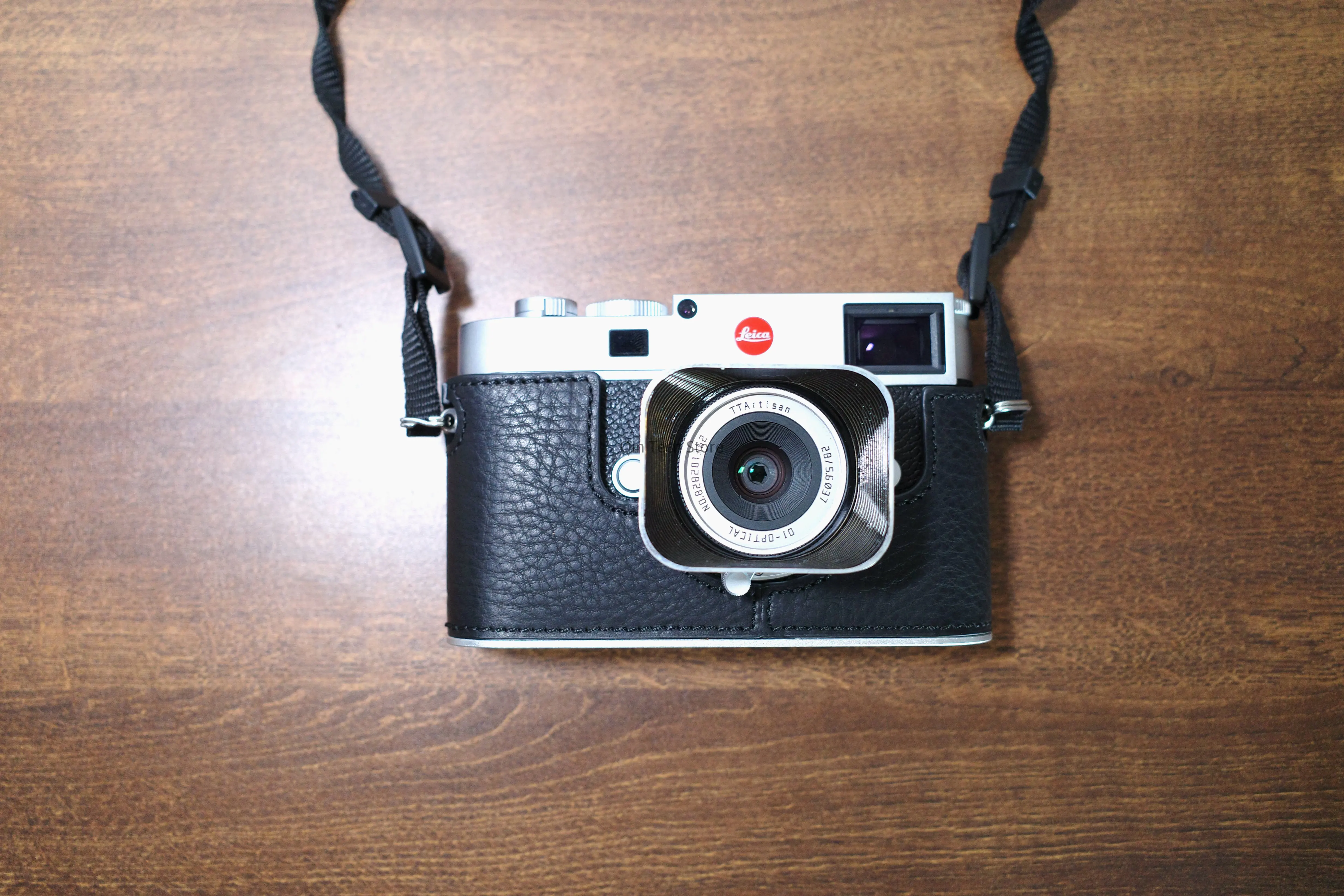 Genuine Leather Camera Case Handmade Half Body Bag For Leica M11 Open Battery Design
Genuine Leather Camera Case Handmade Half Body Bag For Leica M11 Open Battery Design