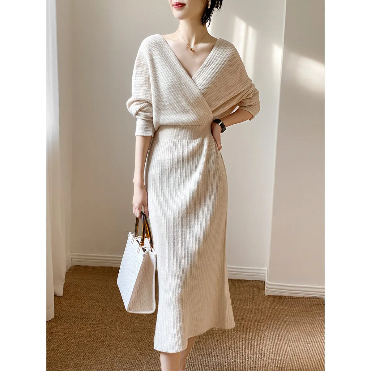 High Quality Women Knitting Dress 2022 Autumn New Elegant Solid V-Neck Empire Slim Office Lady Backless Dresses White Coffee
High Quality Women Knitting Dress 2022 Autumn New Elegant Solid V-Neck Empire Slim Office Lady Backless Dresses White Coffee