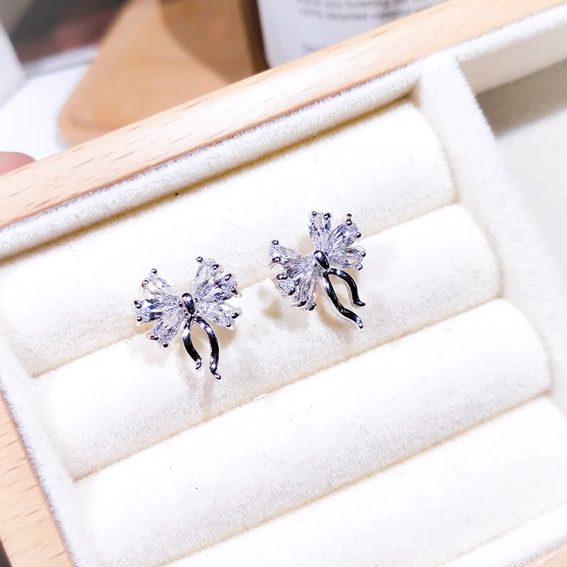 New Cute Bow Shaped Stud Earrings for Girls with Dazzling CZ Stone Fashion Accessories Party Daily Collocation Women Jewelry
New Cute Bow Shaped Stud Earrings for Girls with Dazzling CZ Stone Fashion Accessories Party Daily Collocation Women Jewelry