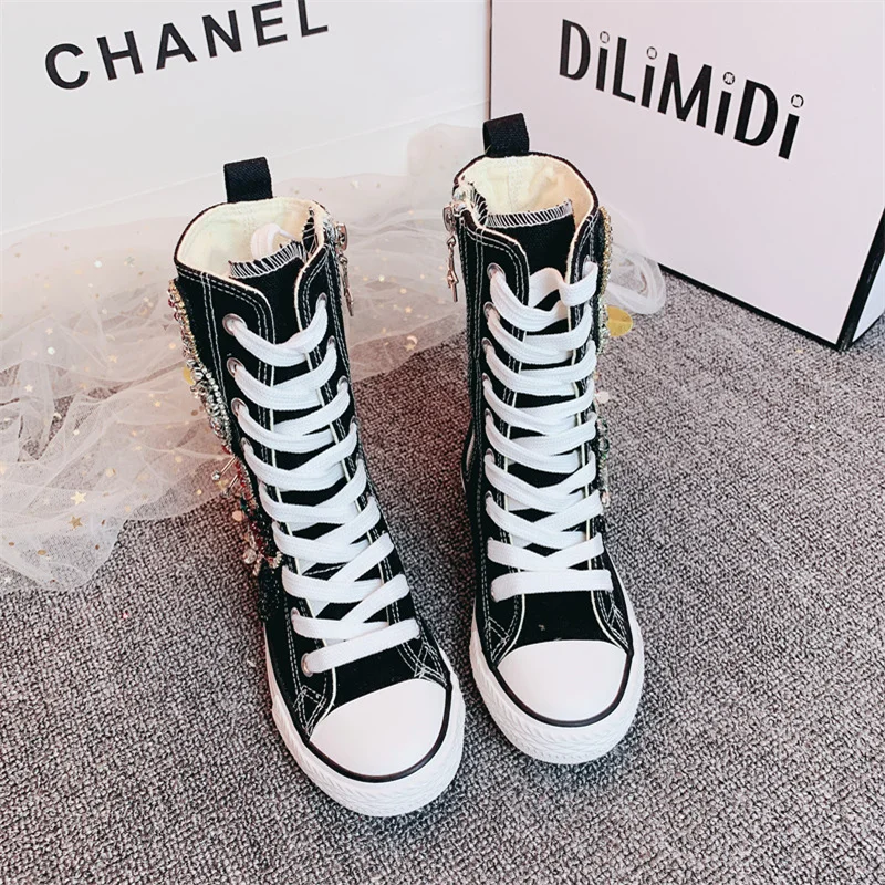 Spring and Autumn Children's Canvas Shoes Custom Rhinestone Cartoon Rabbit High-Top Zipper Shoes 23-34
Spring and Autumn Children's Canvas Shoes Custom Rhinestone Cartoon Rabbit High-Top Zipper Shoes 23-34