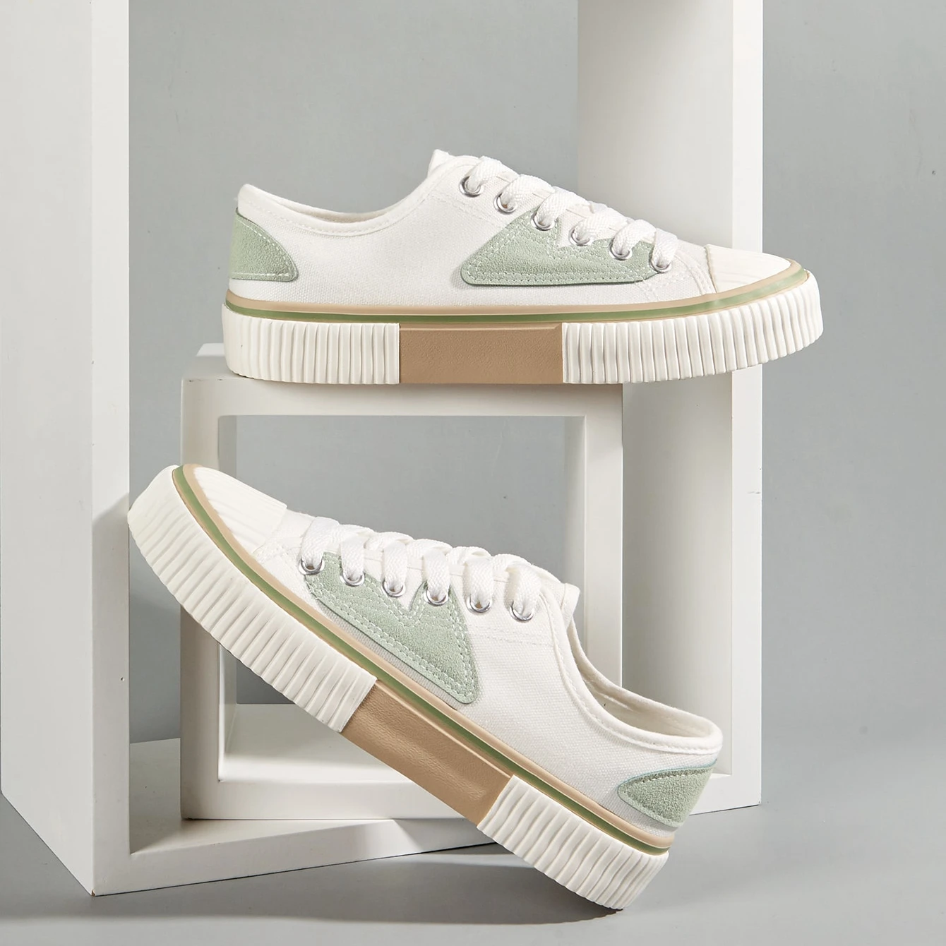 Fashion Women Vulcanized Shoes Sneakers Ladies Lace-up Casual Shoes Breathable Canvas Lover Shoes Graffiti Flat Zapatos Hombe
Fashion Women Vulcanized Shoes Sneakers Ladies Lace-up Casual Shoes Breathable Canvas Lover Shoes Graffiti Flat Zapatos Hombe