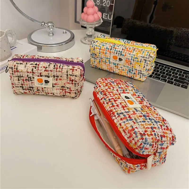French Knitted Lattice Zipper Stationery Bag Female Large Capacity Nordic Retro Style Storage Bag Holding School Stationery
French Knitted Lattice Zipper Stationery Bag Female Large Capacity Nordic Retro Style Storage Bag Holding School Stationery