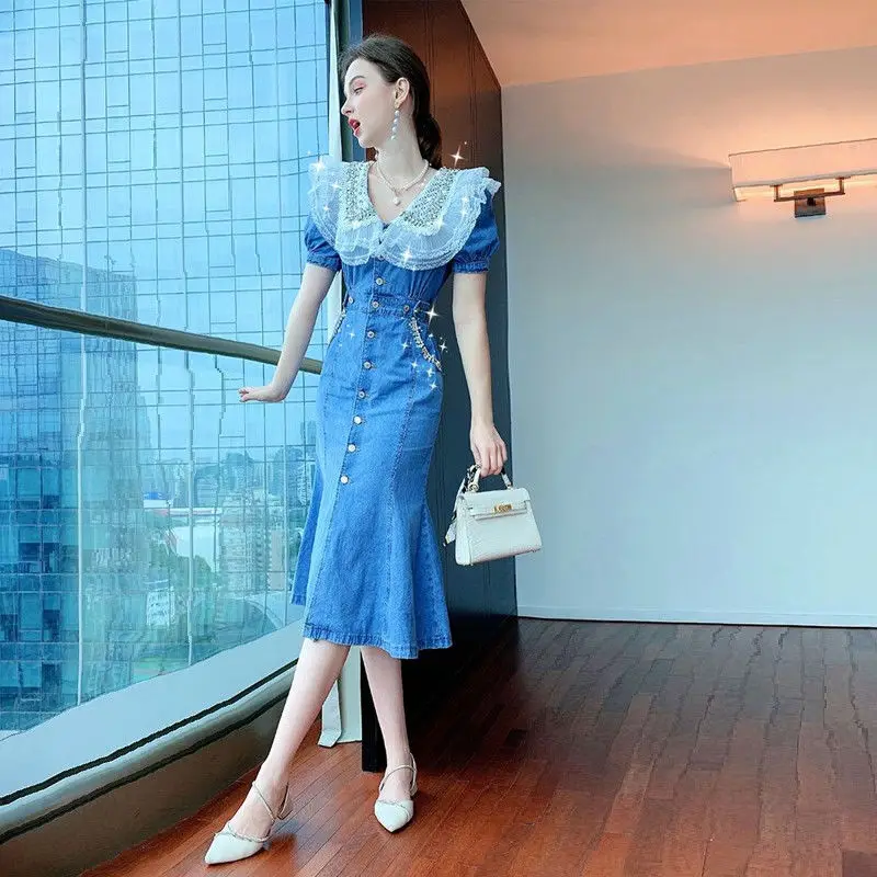 Платье-Макси женское джинсовое с коротким рукавом и воротником-куклой 
Платье-Макси женское джинсовое с коротким рукавом и воротником-куклой