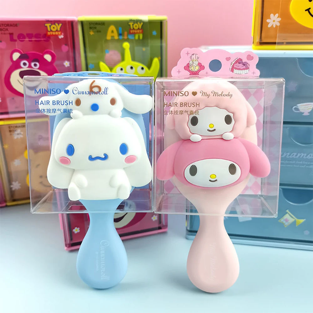 Kawaii Sanrioed Cartoon Series My Melody Cinnamoroll Style Women's Hand-Held Makeup Mirror Girl Massage Airbag Anti-Static Comb
Kawaii Sanrioed Cartoon Series My Melody Cinnamoroll Style Women's Hand-Held Makeup Mirror Girl Massage Airbag Anti-Static Comb