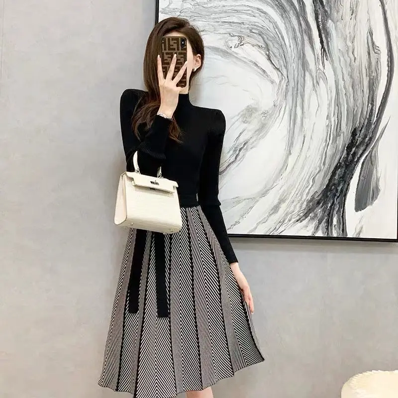 Elegant Knitted Sweater Pleated Dress For Women 2022 Korean Long Sleeve A Line Winter Dresses Office Lady Casual Midi Vestidos
Elegant Knitted Sweater Pleated Dress For Women 2022 Korean Long Sleeve A Line Winter Dresses Office Lady Casual Midi Vestidos