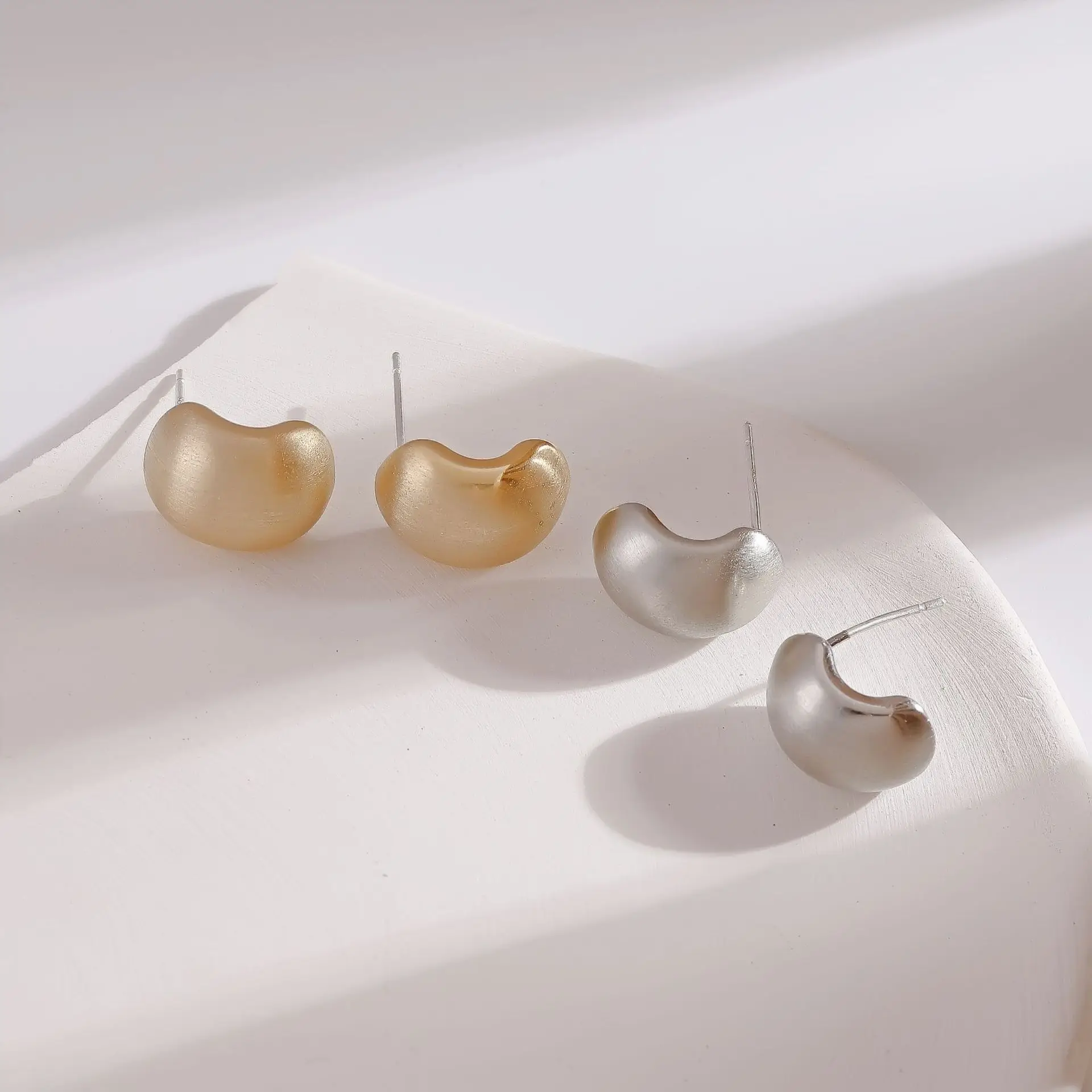 Trendy Simple Gold Silver Color Earrings For Women Girl Circle Round Minimalist Earrings Party NEW C-shape Jewelry Gift
Trendy Simple Gold Silver Color Earrings For Women Girl Circle Round Minimalist Earrings Party NEW C-shape Jewelry Gift
