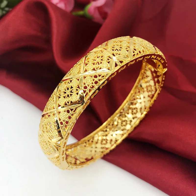New Gold-plated Vietnamese Sand Gold Hollow Bracelet Women Retro Snap Car Flower Bracelet Bridal Wedding Festive Jewelry
New Gold-plated Vietnamese Sand Gold Hollow Bracelet Women Retro Snap Car Flower Bracelet Bridal Wedding Festive Jewelry