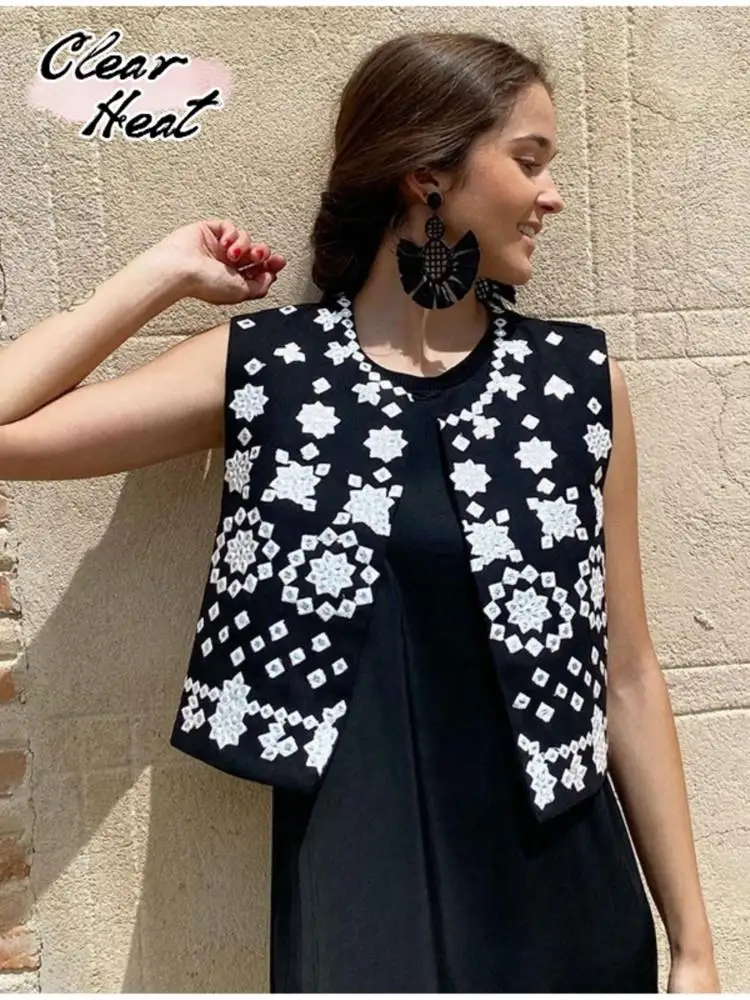 Black Embroidered Vest For Women Vintage O-neck Sleeveless Streetwear Summer Cardigan 2023 Female Fashion Short Vest Waistcoat
Black Embroidered Vest For Women Vintage O-neck Sleeveless Streetwear Summer Cardigan 2023 Female Fashion Short Vest Waistcoat