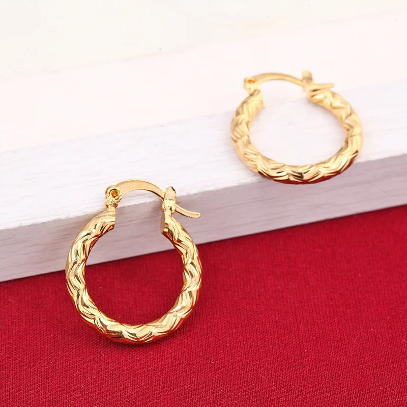 Vintage Metal Hand Engraved Pattern Hoop Earrings Classic Gold Plated Hook Earrings for Women
Vintage Metal Hand Engraved Pattern Hoop Earrings Classic Gold Plated Hook Earrings for Women