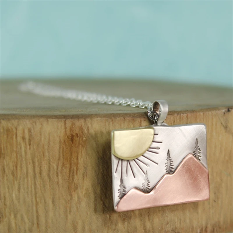 Fashion Creative Design Mixed Color Sun Hill Woods Geometric Square Pendant Necklace Simple Personality Women's Metal Jewelry
Fashion Creative Design Mixed Color Sun Hill Woods Geometric Square Pendant Necklace Simple Personality Women's Metal Jewelry