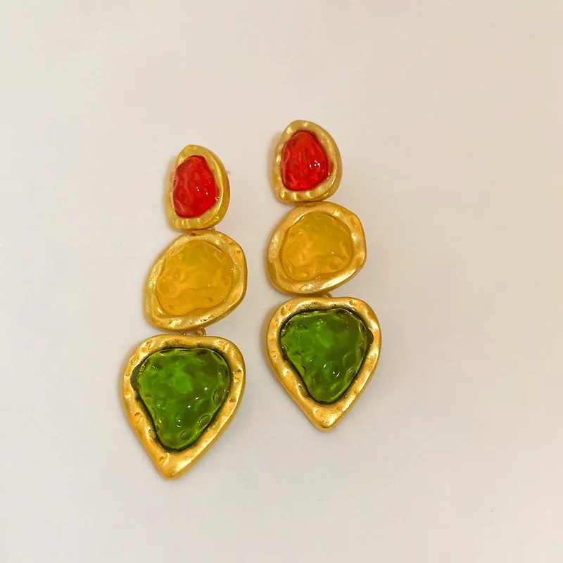 European and American Women's Pleated Resin Triangle Love Heart Earrings French Medieval Geometric Earrings
European and American Women's Pleated Resin Triangle Love Heart Earrings French Medieval Geometric Earrings