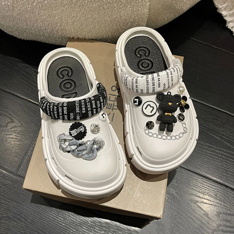 Fashion Charms Clog Shoes Outdoor Women Slippers Thick Sole High Quality Summer Sandals For Girls 
Fashion Charms Clog Shoes Outdoor Women Slippers Thick Sole High Quality Summer Sandals For Girls
