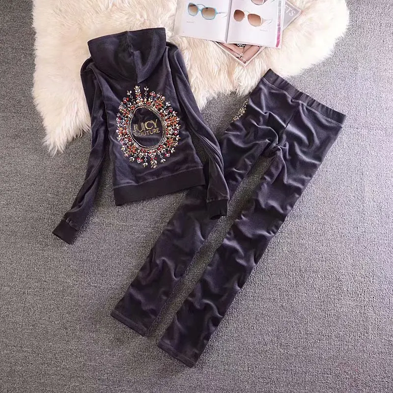 2022 Women's Velvet Spring/Fall Fabric Tracksuits Velour Suit Hoodies Zipper Sweatshirt And Pants Fat Sister Sportswear
2022 Women's Velvet Spring/Fall Fabric Tracksuits Velour Suit Hoodies Zipper Sweatshirt And Pants Fat Sister Sportswear