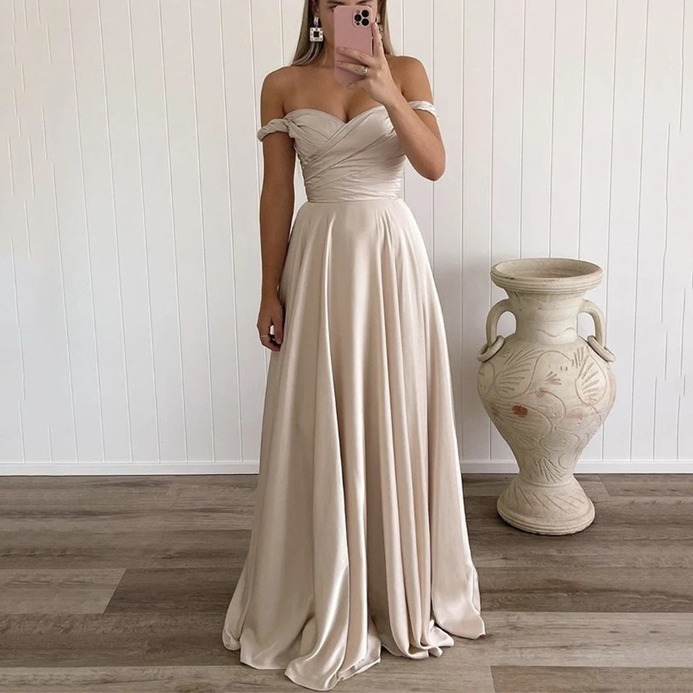 2022 Champagne Bridesmaid Dresses Sleeveless A-Line Floor Length Silk Satin Pleated Wedding Bridesmaid Gowns With Lace Up Back
2022 Champagne Bridesmaid Dresses Sleeveless A-Line Floor Length Silk Satin Pleated Wedding Bridesmaid Gowns With Lace Up Back