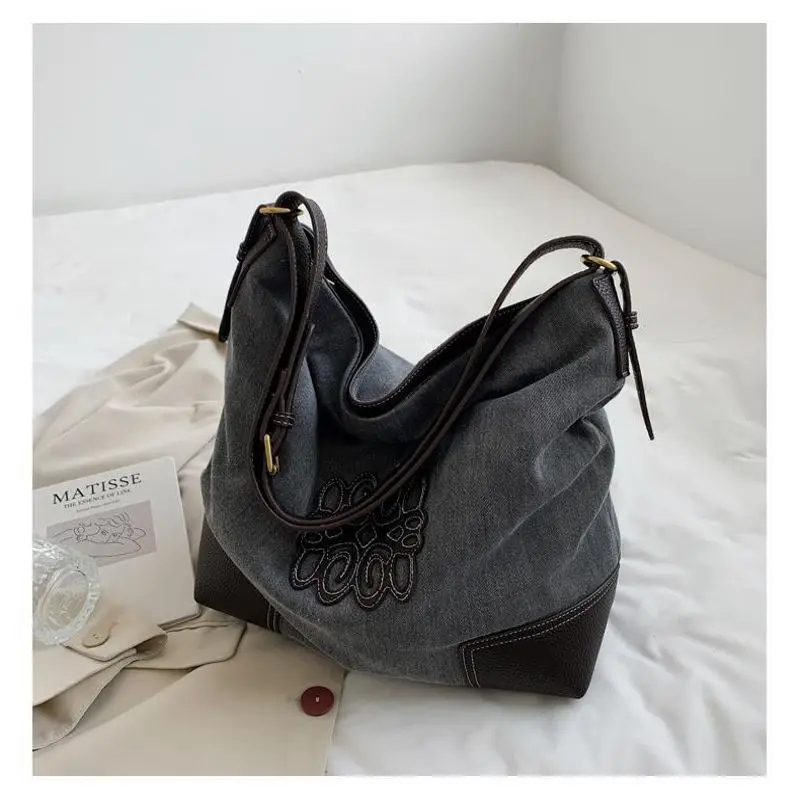 Retro Personality Color Cool Girl Canvas Bag Simple Fashion Design Tote Bag Large Capacity Leisure Trend Single Shoulder Bag
Retro Personality Color Cool Girl Canvas Bag Simple Fashion Design Tote Bag Large Capacity Leisure Trend Single Shoulder Bag