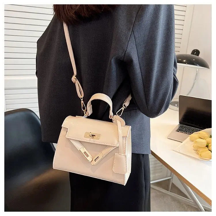 Genuine Leather Women's Bag 2022 Trend Kelly Classic Handle Handbag Luxury Brand Replica Black White Metal Clasp Long Strap
Genuine Leather Women's Bag 2022 Trend Kelly Classic Handle Handbag Luxury Brand Replica Black White Metal Clasp Long Strap