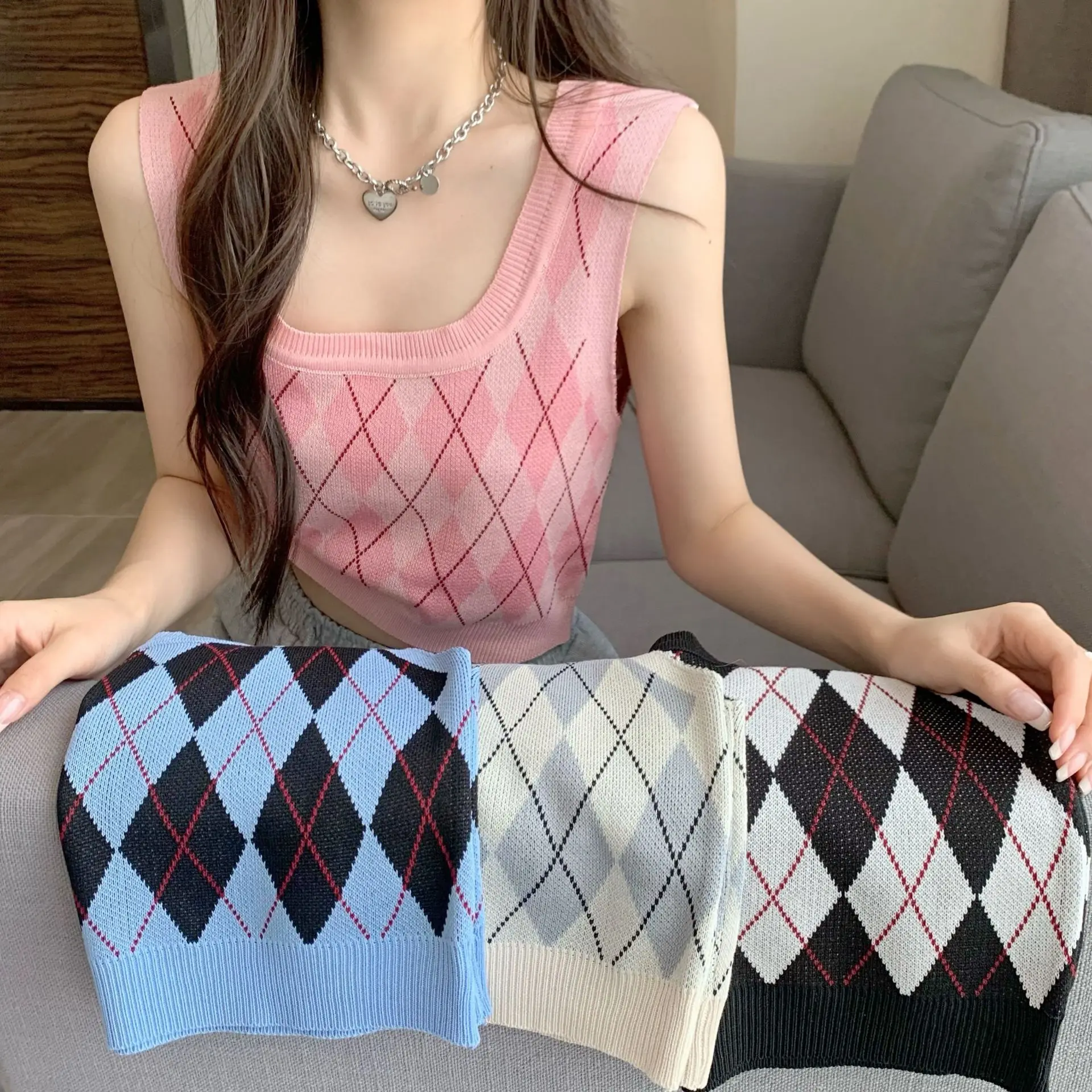 Contrast Rhombus Tops Women Y2K Crop Top Vintage Sweater Knit Vest Sleeveless Striped Plaid Knitted Tank Top 2023 Fairy Tees
Contrast Rhombus Tops Women Y2K Crop Top Vintage Sweater Knit Vest Sleeveless Striped Plaid Knitted Tank Top 2023 Fairy Tees