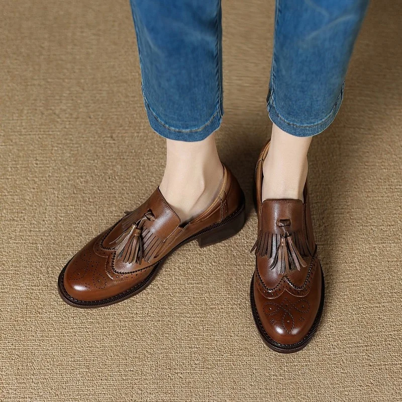 Демисезонные женские туфли-лодочки без застежки, повседневные туфли с кисточками, лоферы на толстом каблуке, женские туфли-лодочки, удобные туфли на среднем каблуке 
Демисезонные женские туфли-лодочки без застежки, повседневные туфли с кисточками, лоферы на толстом каблуке, женские туфли-лодочки, удобные туфли на среднем каблуке