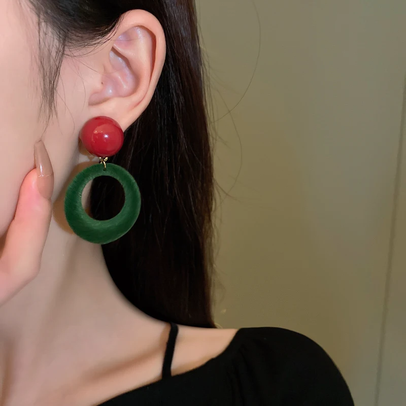 Hollow Out Circle Drop Earrings For Women Retro Irregular Geometric Earrings New Winter Flocking Piercing Ear Ornaments Jewelry
Hollow Out Circle Drop Earrings For Women Retro Irregular Geometric Earrings New Winter Flocking Piercing Ear Ornaments Jewelry