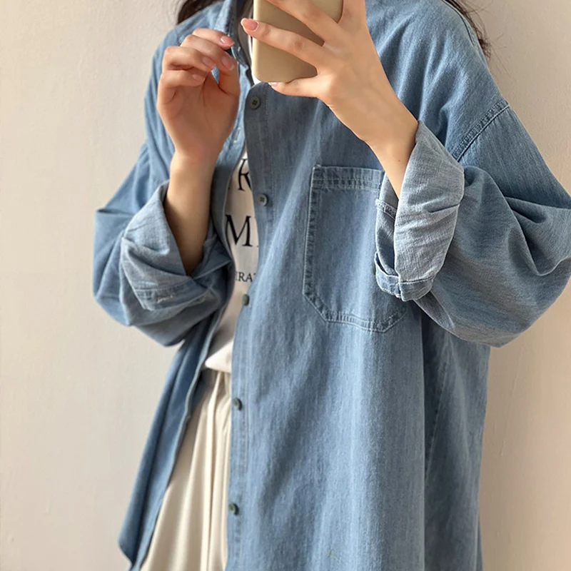 2022 Spring New Women Blouse Denim Korean Fashion Casual Loose Button Up Shirt Chic Long Sleeve Top Vintage Female Clothing 
2022 Spring New Women Blouse Denim Korean Fashion Casual Loose Button Up Shirt Chic Long Sleeve Top Vintage Female Clothing