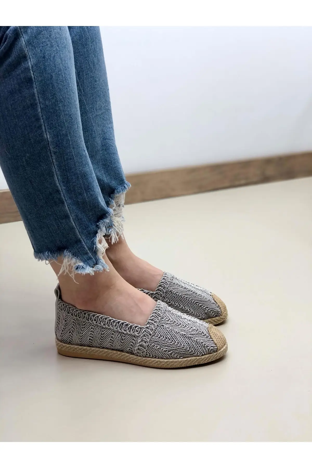 Women Flats Shoes Faye Gray Color Knit pattern Espadrilles Shoes Fashion Flats For Ladies Casual Summer Footwear
Women Flats Shoes Faye Gray Color Knit pattern Espadrilles Shoes Fashion Flats For Ladies Casual Summer Footwear