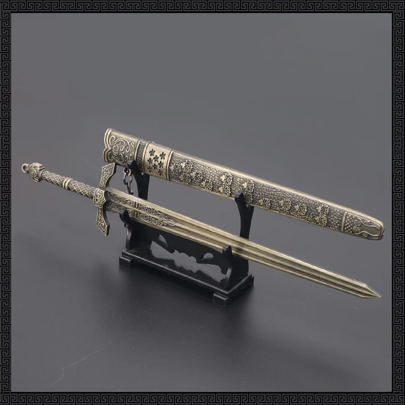 22CM Elden Ring Game Peripheral Weapon Model Banished Knight's Greatsword with Sword Sheath Metal Craft Ornament
22CM Elden Ring Game Peripheral Weapon Model Banished Knight's Greatsword with Sword Sheath Metal Craft Ornament