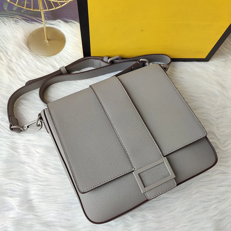 Top Quality Mens Baguette Messenger Bag Medium Shoulder Bags Women Genuine Leather Classic Cross Body Size 26cm 7VA537
Top Quality Mens Baguette Messenger Bag Medium Shoulder Bags Women Genuine Leather Classic Cross Body Size 26cm 7VA537