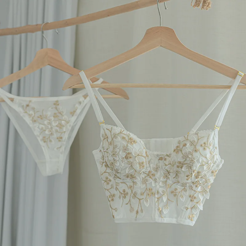 Palace style lace underwear set with underwire women sexy inner embroidered bra with thin straps lingerie panty sets
Palace style lace underwear set with underwire women sexy inner embroidered bra with thin straps lingerie panty sets