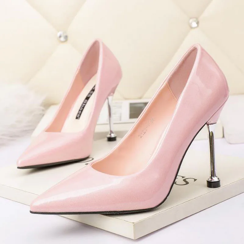 10cm New Fashion Shallow Mouth Patent Leather Pumps Sexy High Heels Black Color Work Women Shoes 38 39 40
10cm New Fashion Shallow Mouth Patent Leather Pumps Sexy High Heels Black Color Work Women Shoes 38 39 40