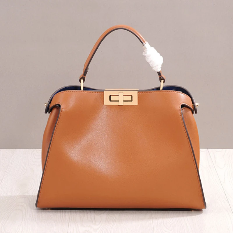 Genuine Leather Tote Bags for Office Lady Women Luxury Designer Handbag Swivel Buckle Crossbody Bag Shoulder Bag Fashion Classic
Genuine Leather Tote Bags for Office Lady Women Luxury Designer Handbag Swivel Buckle Crossbody Bag Shoulder Bag Fashion Classic