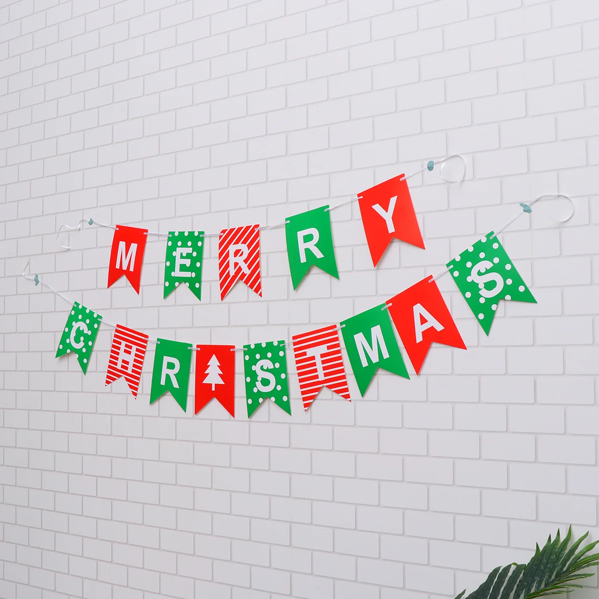 Рождественский бумажный флаг Merry Christmas
Рождественский бумажный флаг Merry Christmas