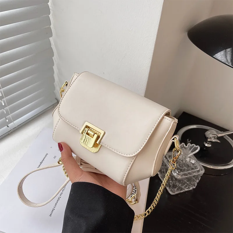This year's popular messenger bag women's 2022 new trend all-match small square bag fashion high-end texture shoulder chain bag
This year's popular messenger bag women's 2022 new trend all-match small square bag fashion high-end texture shoulder chain bag