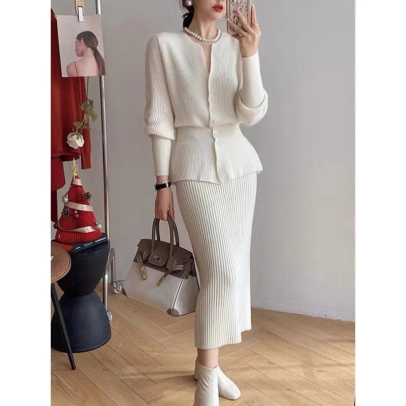 2023 Autumn and Winter New French Advanced Style Temperament Versatile Knitted Sweater Skirt Two Piece Set for Women
2023 Autumn and Winter New French Advanced Style Temperament Versatile Knitted Sweater Skirt Two Piece Set for Women