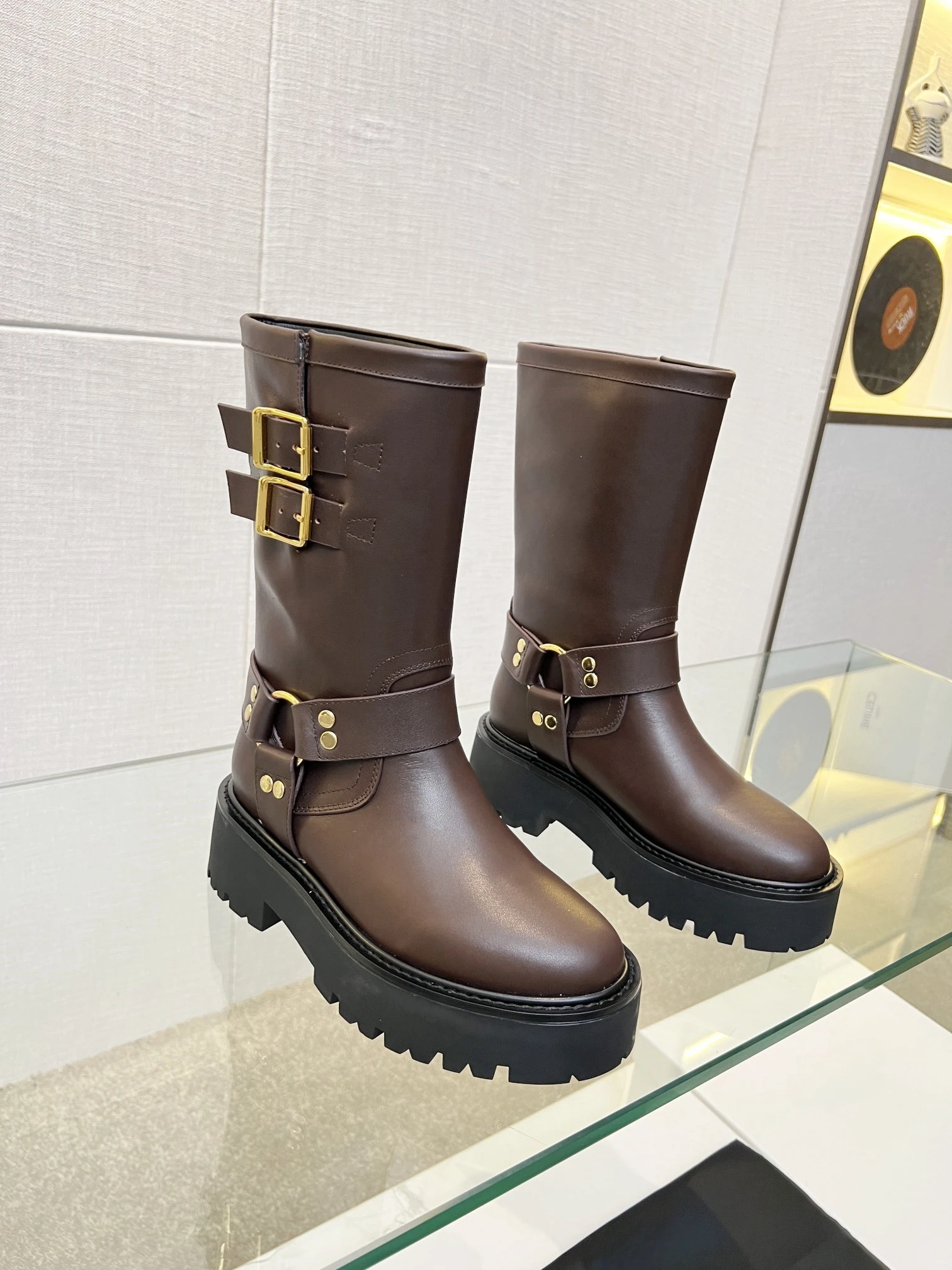 23 years of fall and winter new thick-soled rider boots, cowhide material, rubber outsole, heightening hundred
23 years of fall and winter new thick-soled rider boots, cowhide material, rubber outsole, heightening hundred