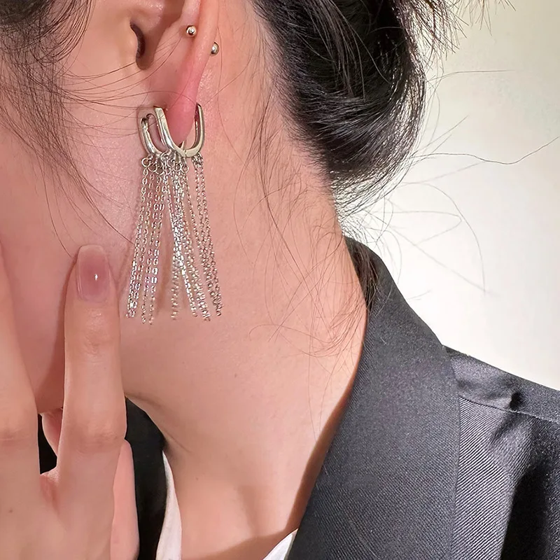 Модные женские серьги-подвески с кисточками, серебряного цвета 
Модные женские серьги-подвески с кисточками, серебряного цвета