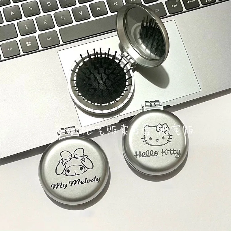 Kawaii Sanrioed гардеробное зеркало аниме Kuromi My Melody Cinnamoroll почтоко портативный складной клапан подушка безопасности Расческа массажная расческа п...
Kawaii Sanrioed гардеробное зеркало аниме Kuromi My Melody Cinnamoroll почтоко портативный складной клапан подушка безопасности Расческа массажная расческа п...